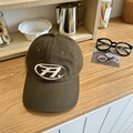 Berretto da baseball classico in cotone marrone scuro con logo ricamato bianco - caffè