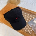 Schwarze Baumwoll-Ponytail-Baseballkappe mit roter Herzstickerei auf der Vorderseite - 56-58cm Verstellbar / Schwarz