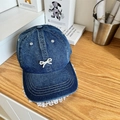 Gorra de béisbol de mezclilla azul oscuro con lazo de perlas y ribete de encaje blanco - Azul oscuro