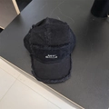 Berretto in denim nero con bordi a vivo e ricamo bro con spilla da balia unico - 56-58cm Regolabile / Nero