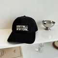 Berretto da baseball in cotone nero con ricamo bianco BRKYNL & NEW YORK in stile vintage - 56-58cm (Regolabile) / Nero