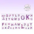 Nastro decorativo PET Alphabet Paradise con lettere a ghirlanda viola e motivi fustellati - 40mmx2m / Paradiso degli Alfabeti - Involucro di Luce Viola