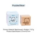 Niedlicher Bär Buchenholzstempel mit blau karierter Verpackung für das Journaling - Verwirrter Bär
