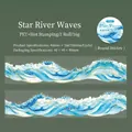 Cinta adhesiva de PET con ondas azules y detalles dorados para decorar álbumes - Olas Centelleantes