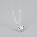 Collier en argent 925 avec pendentif coeur et perles facettées sur fond gris épuré - Style Cœur (YHG-495) / Argenté
