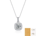 Collana in argento 925 con ciondolo in moissanite e catena sottile su sfondo bianco - P12752 Moissanite 1 Carato (Con Certificato GRA) / Argento 925