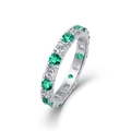 Elegante anello eternity in argento S925 con smeraldi verdi tondi e diamanti bianchi - Taglia US 7 / Smeraldo di laboratorio con moissanite