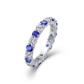 Macro di anello eternity in argento S925 con gemme rotonde blu e bianche alternate - Taglia US 9 / R14020 Moissanite + Zaffiro di Laboratorio 3mm