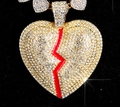 Ciondolo cuore spezzato hip hop in oro con crepa rossa e pietre di zircone - Ciondolo Solo (Senza Catena) (Oro)