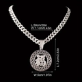 Dettaglio del ciondolo hip hop Fu argento con strass e catena a maglia cubana - Set Collana con Ciondolo / Argento