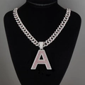 Collar hip-hop plateado con colgante de letra A grande y brillantes cristales rosas y blancos - Alfabeto A Plata-Rosa (PDT802)