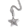 Macro-detail van de roterende pentagram hanger met zirkonia steentjes en touwketting - Zilveren Hanger (Gouden Touwketting)