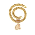 Pendentif lettre Q et lèvres avec strass roses et blancs sur une chaîne cubaine dorée - Lettre Q Or