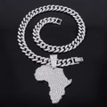 Collier avec pendentif carte d'Afrique glacé, chaîne cubaine argentée et strass clairs - Pendentif Carte Argent + 20" Chaîne Cubaine