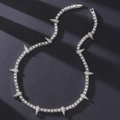 Collana tennis argento con punte triangolari e cristalli scintillanti stile punk chic - 50cm / Argento
