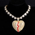 Collana hip-hop con ciondolo a cuore spezzato ghiacciato, dettagli rossi in oro - Ciondolo a Cuore + Catena Cubana Dorata