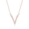 Collana a V in oro rosa con pavé di zirconi bianchi su sfondo bianco con riflesso - Argento 925 / Oro rosa