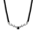 Detalle del collar de astas de reno de plata con gema negra en forma de gota y cordón negro - Plata 925 / Estilo Hombre Cuerda Negra