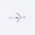 Minimalist s925 silver open ring with triangle and V-shaped arrow stones - Size 7 Adjustable / White Gold