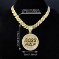 Dettaglio delle dimensioni del ciondolo BOSS MAN e della catena cubana da 50cm con strass - Ciondolo Oro + Catena Cubana Oro
