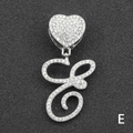 Pendente lettera E in argento con strass di cristallo e chiusura a cuore da donna - Solo Ciondolo Con Lettera / Argento Lettera Corsiva E