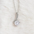 Collana in argento 925 a nodo con zirconi cubici su sfondo in peluche bianco morbido - Argento 925 (40+5cm) / Oro Bianco