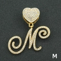 Pendente con lettera M dorata ghiacciata e chiusura a cuore con cristalli - Solo Ciondolo Con Lettera / Oro Lettera Corsiva M