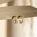 Golden C-shaped hoop earrings with blue opal four-leaf clover floral pattern accents - 925 Silver / Gold
