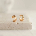 Minimalistische vergulde s925 zilveren knoop oorringen met elegant kettingtextuur design - 925 zilver / Goud