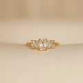 Anello in argento S925 con cinque zirconi rettangolari e finitura in oro lucido - Taglia US 6 / Zirconia Bianca
