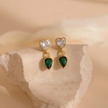 Eleganti orecchini a goccia in oro con cristallo a cuore e pietra verde su base in pietra - Argento 925 / Oro