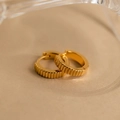 Orecchini a cerchio minimalisti in argento s925 con trama a ingranaggi dorata - Argento 925 / Oro