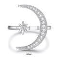 Nahaufnahme des S925 Sterlingsilber Mond und Stern Rings mit funkelnden Zirkonia-Steinen - Einstellbar Offen / Weißgold