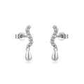 Nahaufnahme der S925 Sterling Silber S-Ohrstecker mit Zirkonia-Besatz und Wassertropfen - 925er Silber / Weißgold