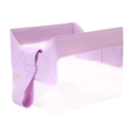 Détail de la trousse de toilette en PVC transparent avec poignée mauve et fermeture aimantée - Violet