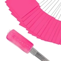 Vista ravvicinata di bandierine di segnalazione in PVC rosa fluo con aste in filo d'acciaio - Bandiera 10*12.7CM + Asta 38CM / Rosa