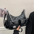 Zwarte gewatteerde lederen schoudertas met zilveren ketting en multi-pocket ontwerp - Zwart (Zonder Hanger)