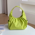 Bolso nube plisado verde brillante con textura de cuero suave y pliegues - Verde