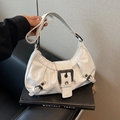 Witte minimalistische geplooide hobo tas met grote zwarte gesp en verstelbare riemen - Wit