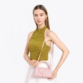 Roze minimalistische halfronde lederen handtas met gouden gesp en schouderriem - Roze