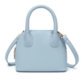 Bolso de mano azul claro en cuero con textura de lichi y detalles en oro suave - Azul