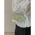 Borsa a tracolla trapuntata verde avocado con chiusura dorata e ciondolo a cuore - Verde
