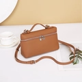 Borsa a mano in pelle marrone a grana litchi con manico e tracolla regolabile - Marrone