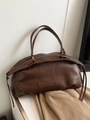 Sac bowling marron foncé avec logo PNAOTOR embossé et détails dorés élégants - Café