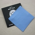 Panno per lucidare l'argento azzurro con confezione in carta nera per gioielleria - Bianco