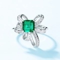 Luxuriöser S925 Silberring mit grünem Edelstein im Smaragdschliff und weißen Zirkonia - Verstellbar US 7 / 厚银白金(主石6x6mm)