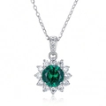 S925 Silber Sonnenblumen Halskette mit rundem grünem Smaragd und weißem Zirkonia Halo - 925er Silber / Laborgezüchteter Smaragd (Rund 6.5MM)