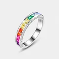 Eleganter S925 Silberring mit bunten Regenbogen-Zirkonia und funkelnden weißen Kristallen - Prinzess-Schliff Regenbogen-Zirkonia-Ring (RG020230)