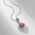 Collana di lusso in argento S925 con pendente halo quadrato e gemma rossa centrale - Argento 925 / Rosso