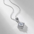 Elegante collar de plata S925 con colgante de halo cuadrado y gema roja brillante - Plata Gruesa Oro Blanco (Piedra Principal 6.5mm, VS, Color EF)